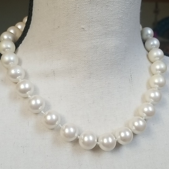 Vintage 1950s Mid Century Faux Pearl Gold Tone Necklace - Picture 7 of 14